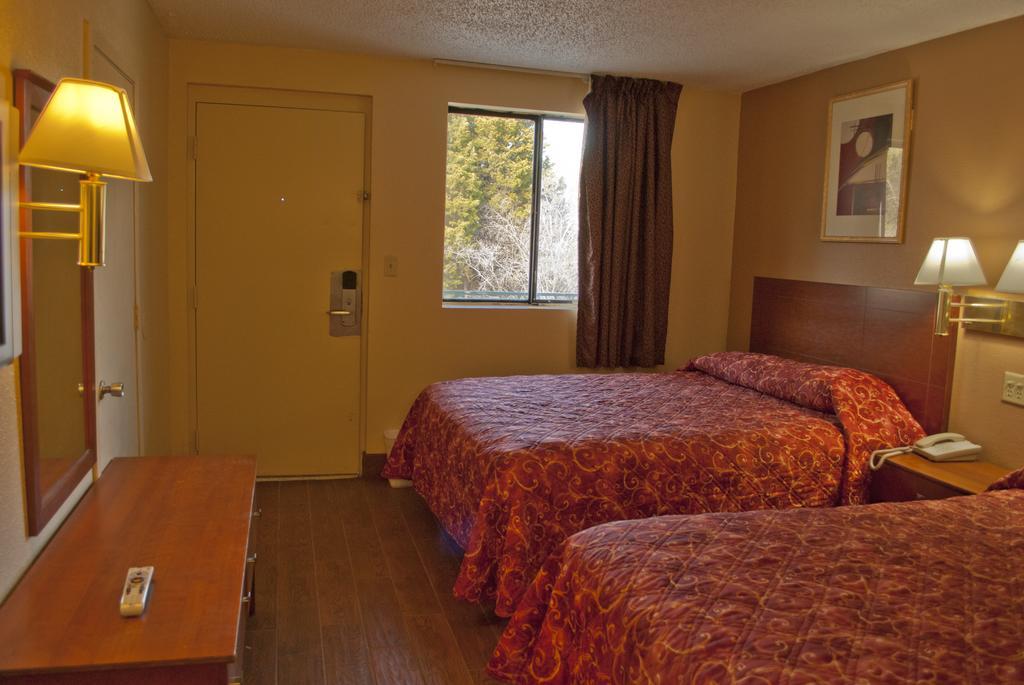 Bama Inn Huntsville Room photo